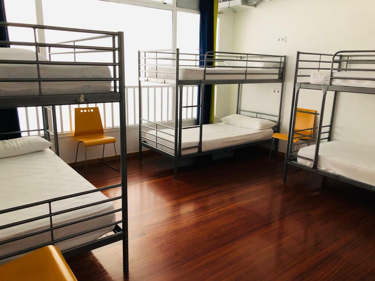 Albergue La Estacion ซานติอาโก เด กอมโปสเตลา ภายนอก รูปภาพ